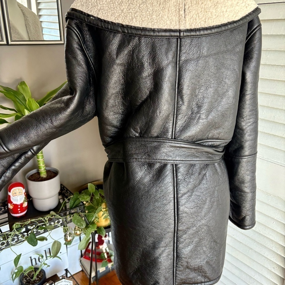 ASOS DESIGN Curve luxe collared bonded borg belted jacket - Picture 4 of 11